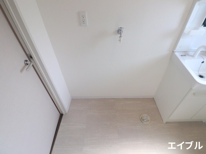 物件内観写真11　(洗濯機置場)