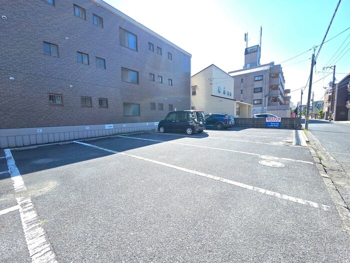 物件外観写真4　(駐車場)
