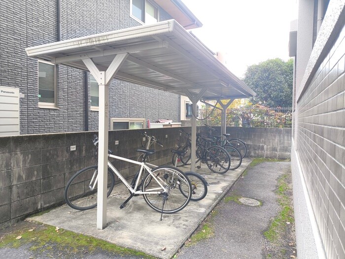 物件外観写真5　(駐輪場)