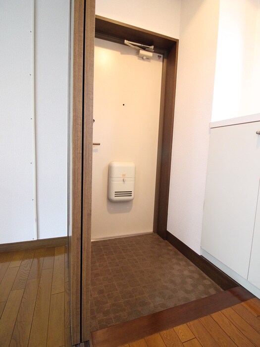 物件内観写真13　(玄関)