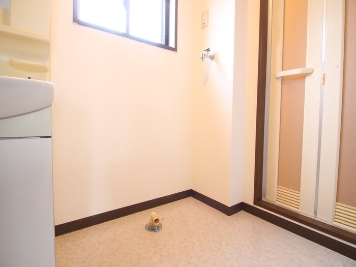 物件内観写真18　(洗濯機置場)
