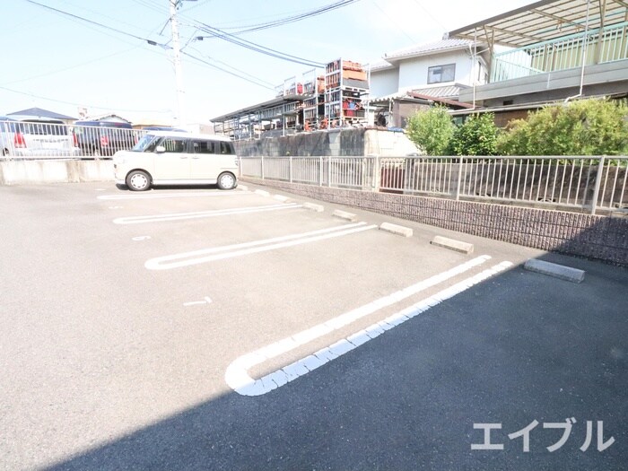 物件外観写真2　(駐車場)