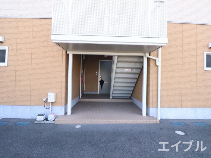 物件外観写真5　(エントランス部分)
