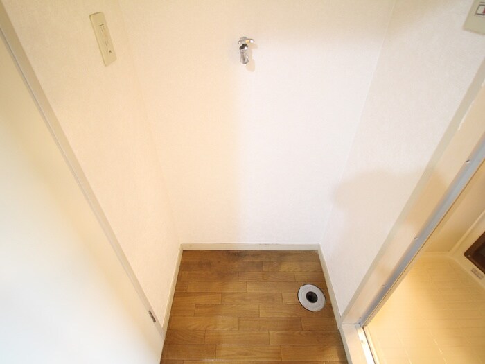 物件内観写真12　(洗濯機置場)