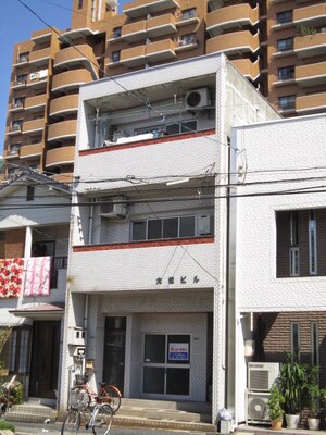 大松ビル外観写真