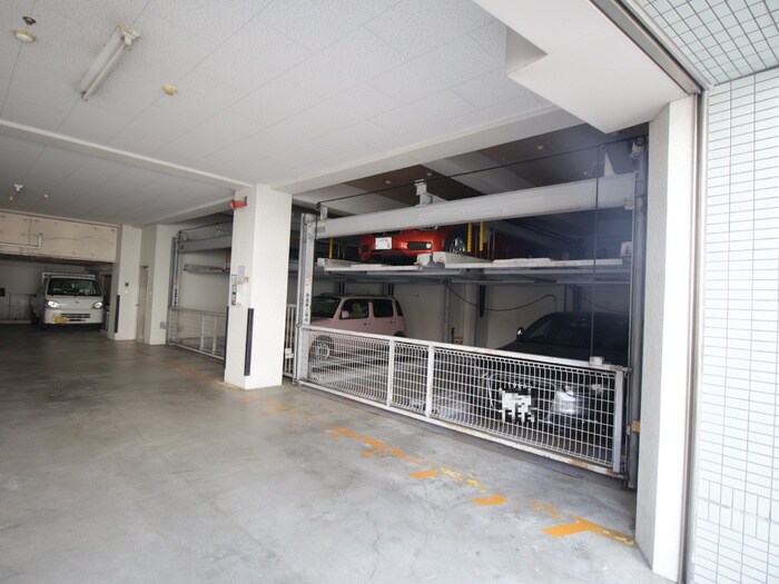 物件外観写真6　(駐車場)