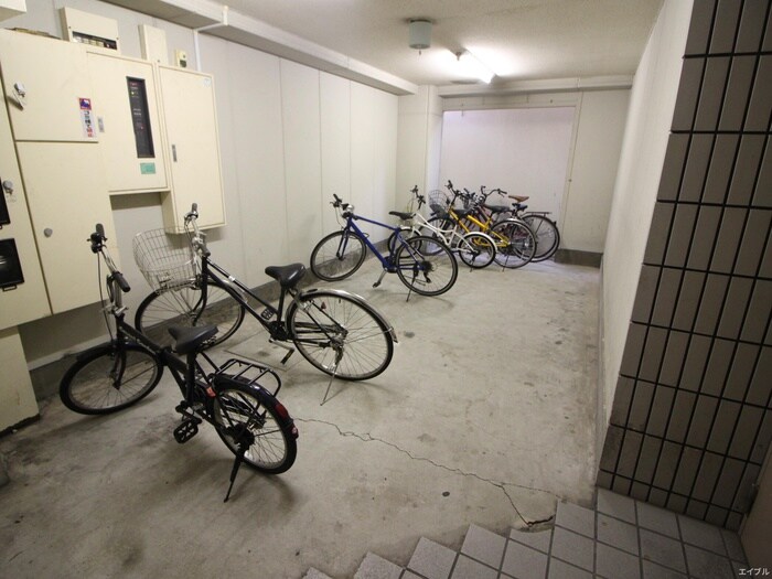 物件外観写真3　(駐輪場)