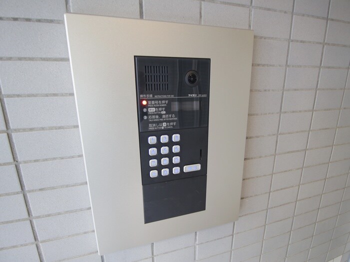 物件外観写真5　(エントランス部分)