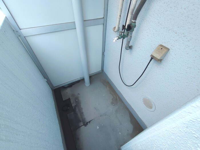 物件内観写真16　(洗濯機置場)