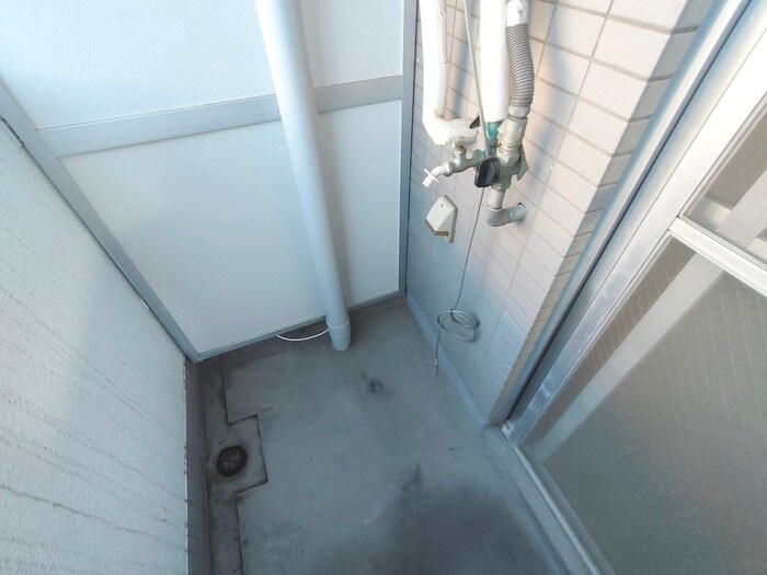 物件内観写真16　(洗濯機置場)