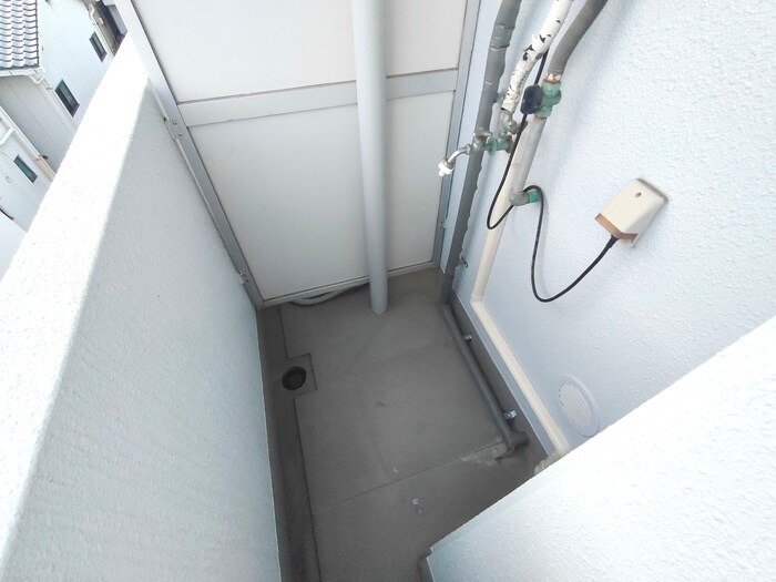 物件内観写真16　(洗濯機置場)