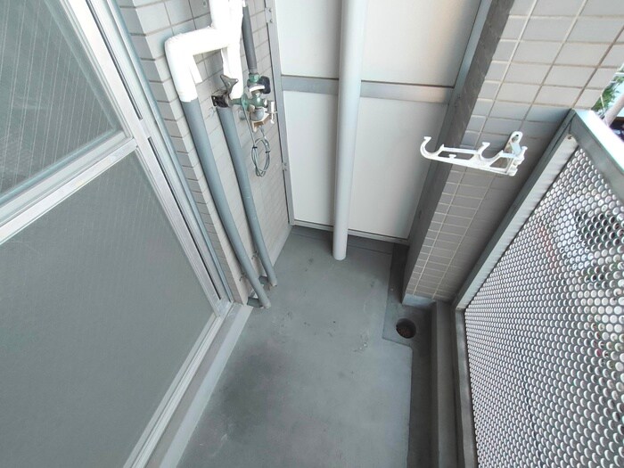 物件内観写真16　(洗濯機置場)