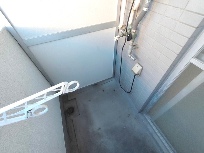 物件内観写真16　(洗濯機置場)