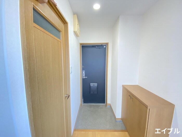 物件内観写真13　(玄関)