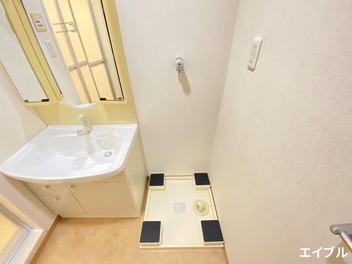 物件内観写真17　(洗濯機置場)