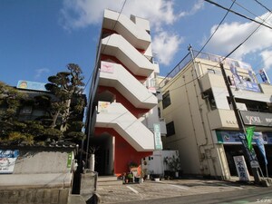 フォーラム梅田外観写真
