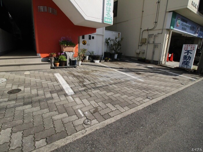 物件外観写真2　(駐車場)