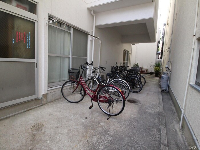 物件外観写真3　(駐輪場)