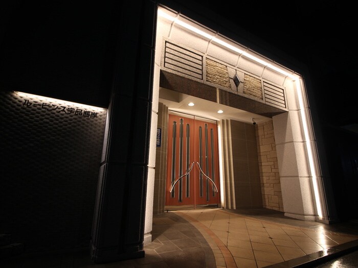 物件外観写真3　(エントランス部分)