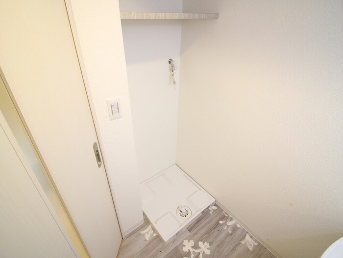 物件内観写真12　(洗濯機置場)