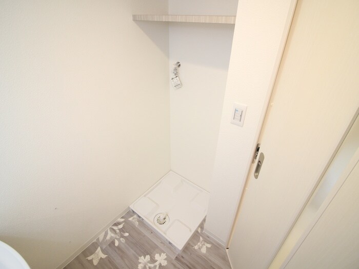 物件内観写真12　(洗濯機置場)