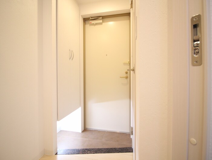 物件内観写真14　(玄関)