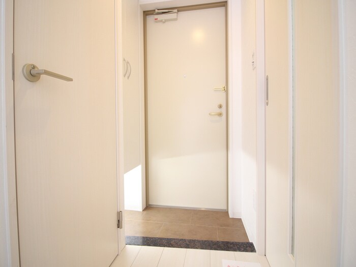 物件内観写真14　(玄関)