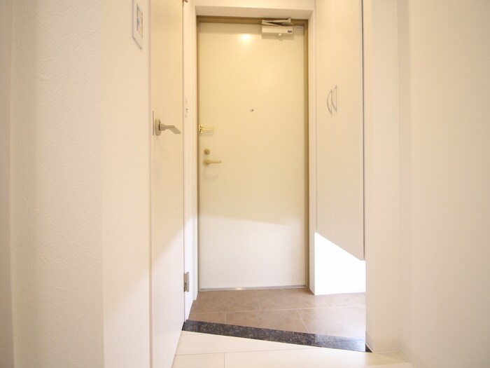 物件内観写真14　(玄関)