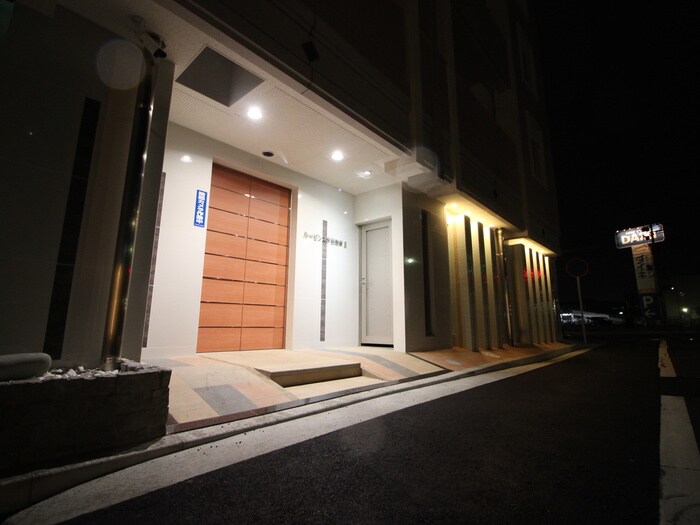 物件外観写真3　(エントランス部分)