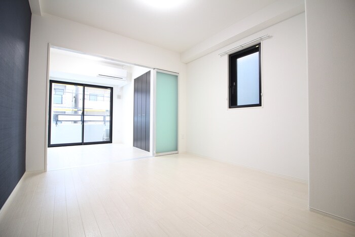 物件内観写真8　(室内からの展望)