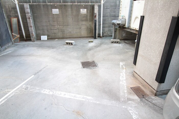 物件外観写真3　(駐車場)