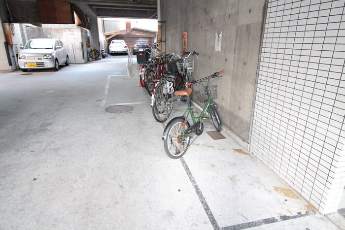 物件外観写真4　(駐輪場)