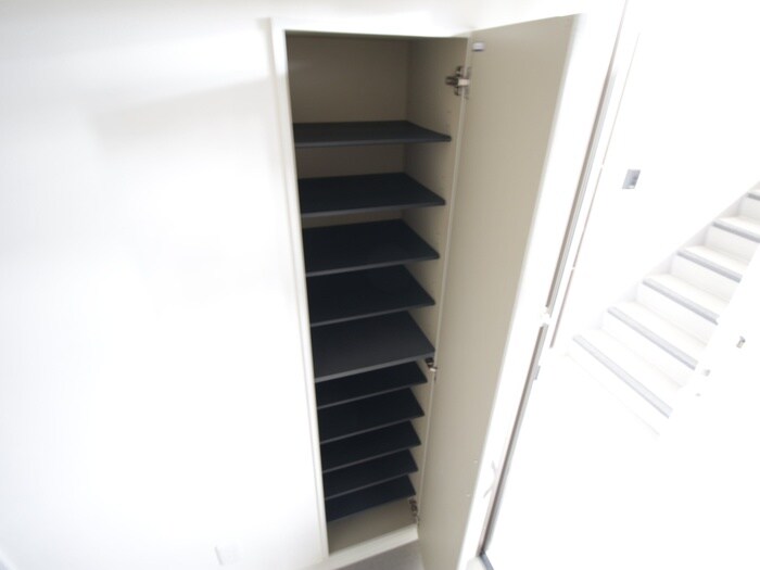 物件内観写真14　(玄関)
