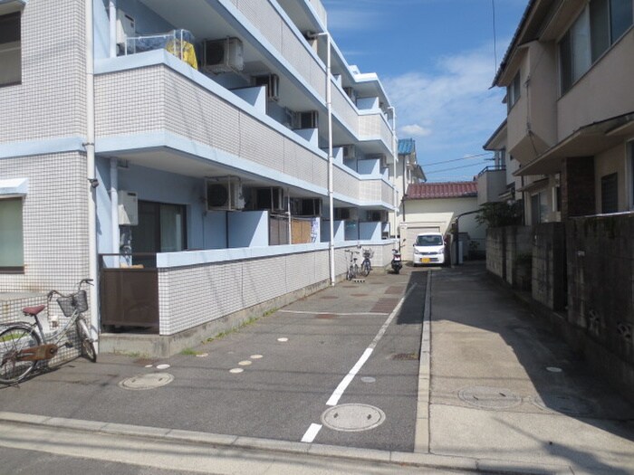 物件外観写真3　(駐車場)