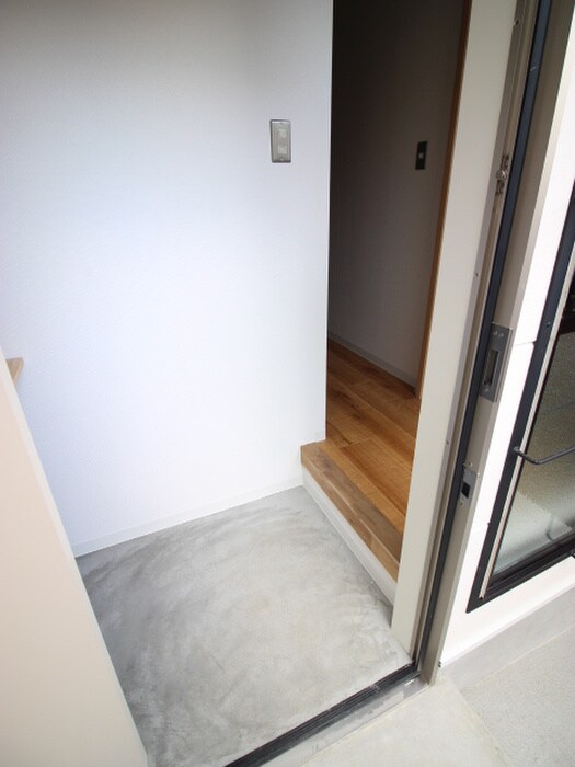 物件内観写真12　(玄関)