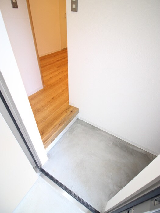 物件内観写真13　(玄関)