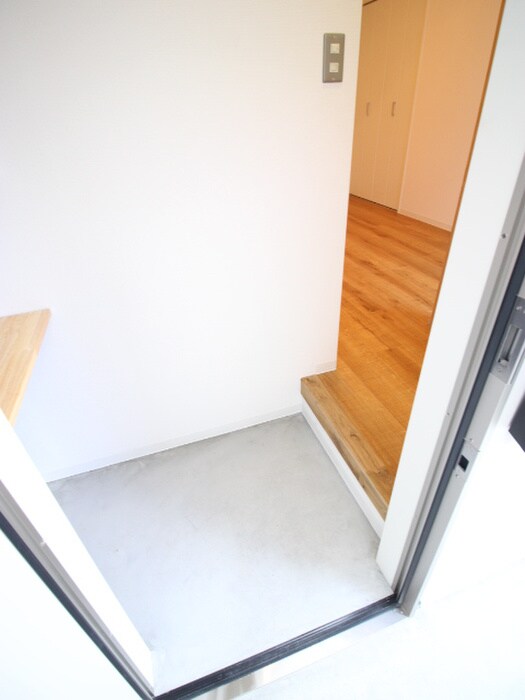 物件内観写真14　(玄関)