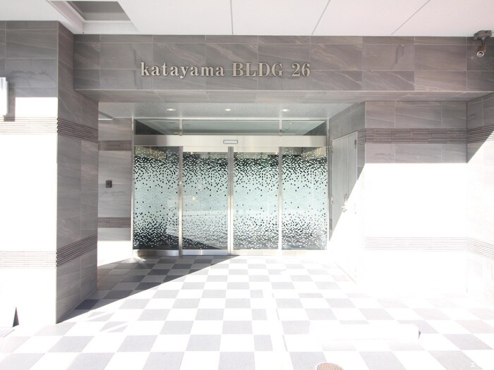 物件外観写真2　(エントランス部分)