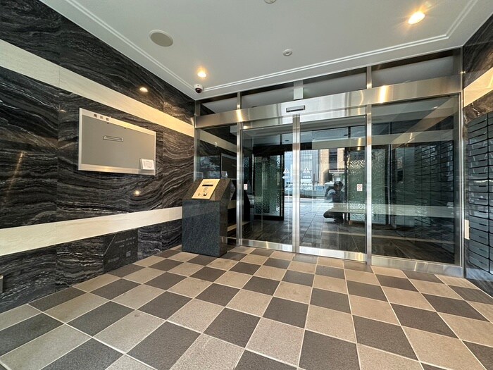 物件外観写真4　(エントランス部分)