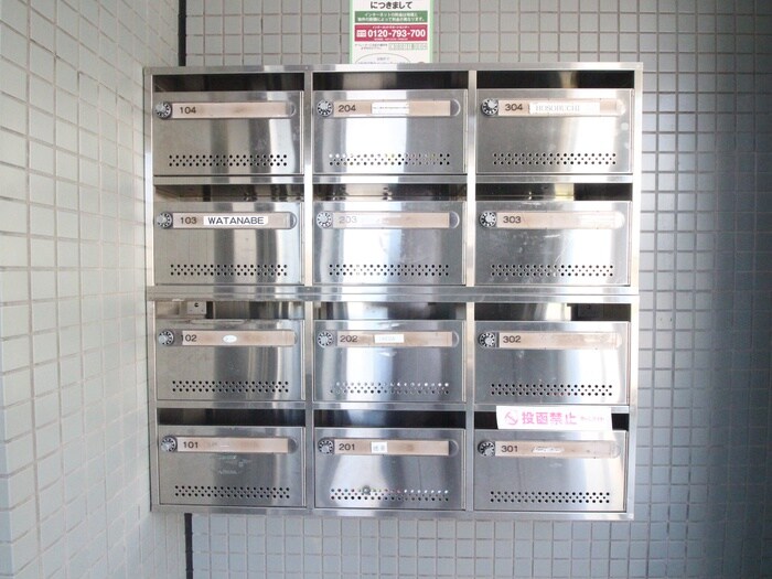 物件外観写真2　(エントランス部分)