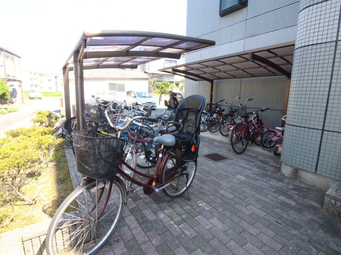 物件外観写真3　(駐輪場)