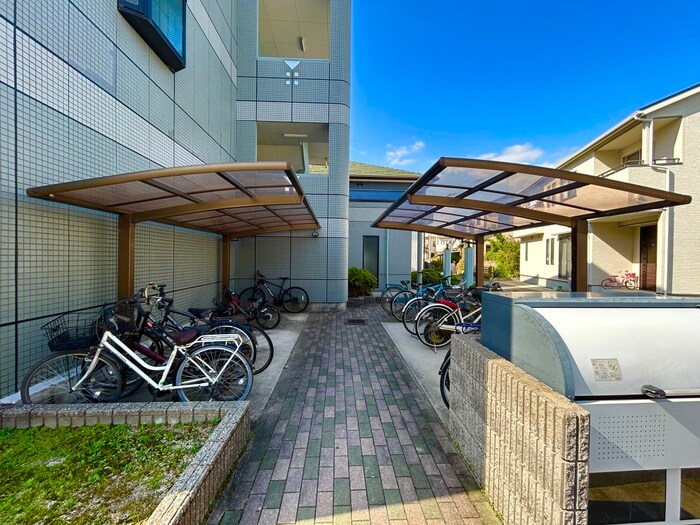物件外観写真4　(駐輪場)