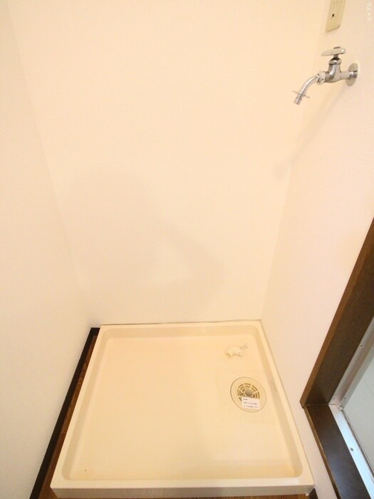 物件内観写真13　(洗濯機置場)