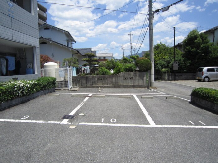 物件外観写真3　(駐車場)