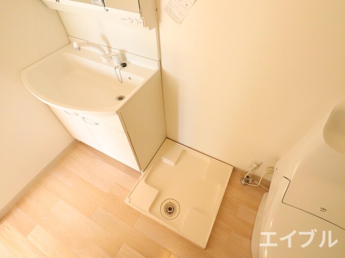 物件内観写真12　(洗濯機置場)