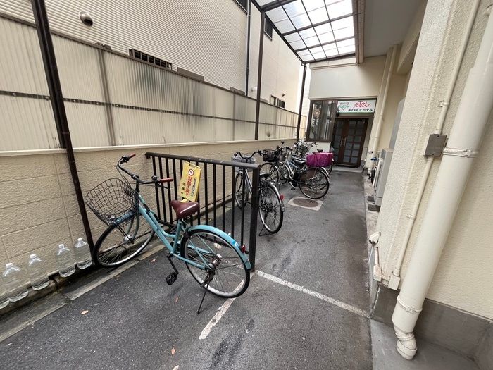 物件外観写真2　(駐輪場)