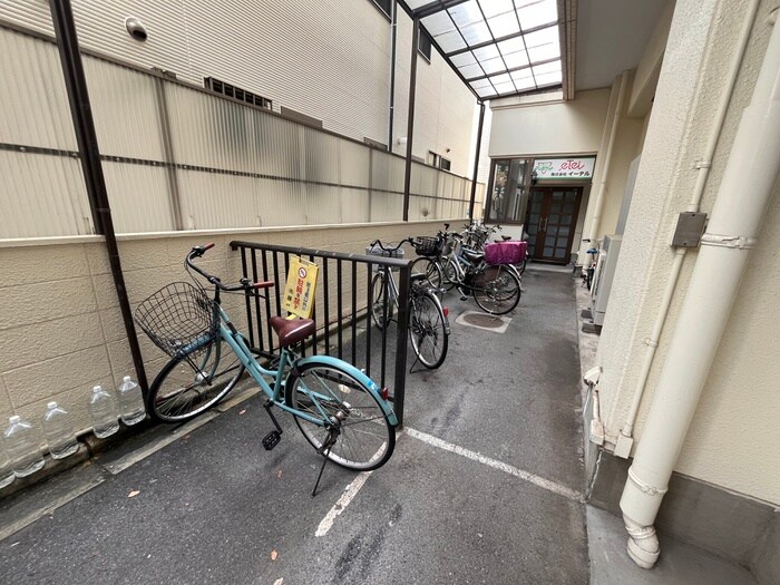 物件外観写真2　(駐輪場)