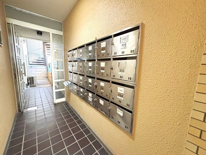 物件外観写真4　(エントランス部分)