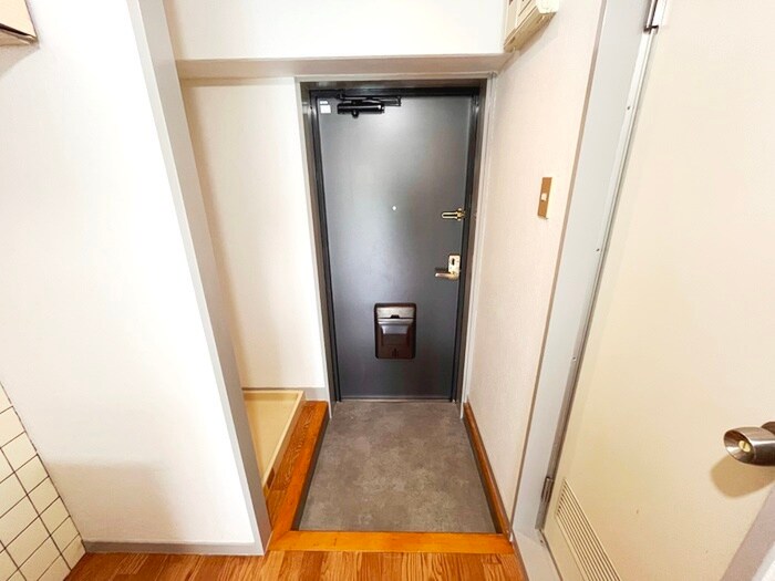 物件内観写真14　(玄関)