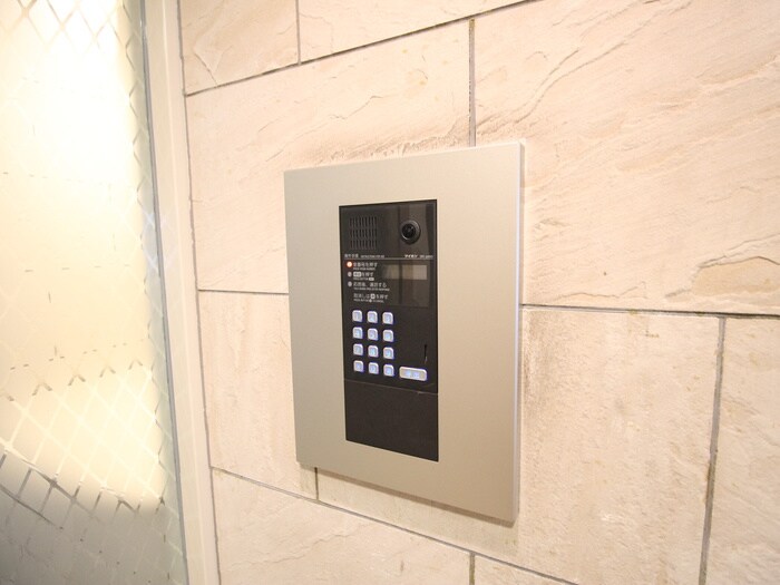 物件外観写真6　(エントランス部分)